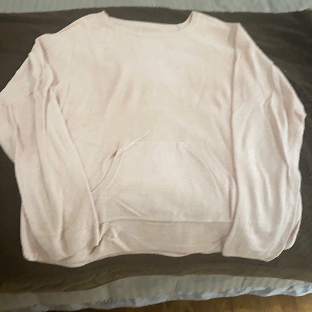Barefoot dreams kangaroo pocket pullover